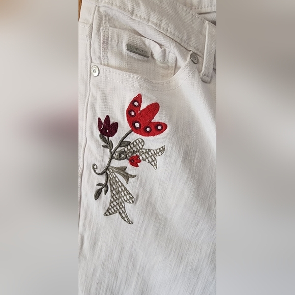 White Embroidered Jeans with Floral Design - Picture 5 of 5